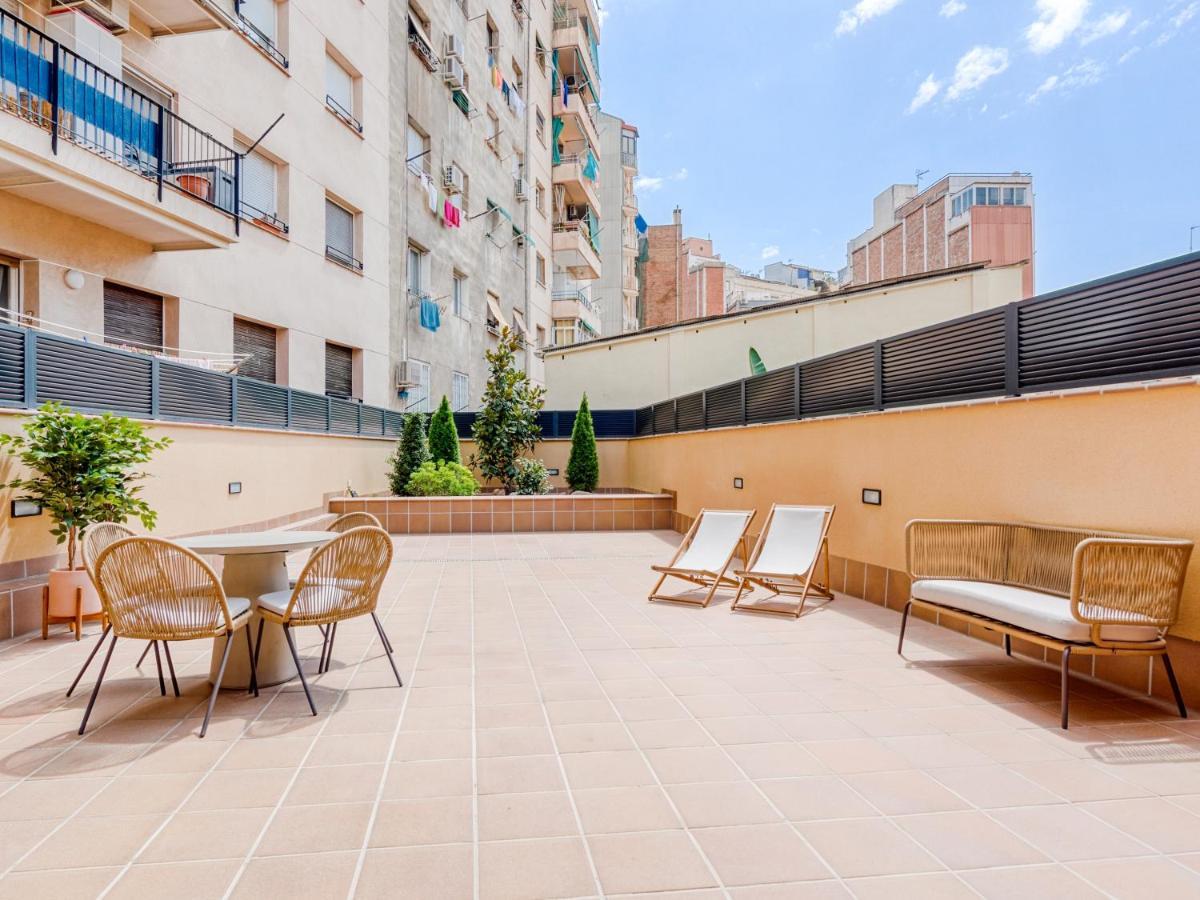 limehome Barcelona Carrer de Besalú 90 Exterior foto